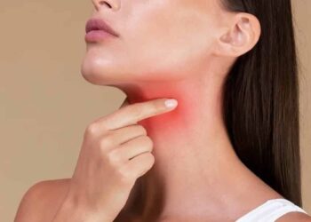 തൊണ്ടയിലെ കാൻസറിന്റെ ലക്ഷണം  എങ്ങനെ തിരിച്ചറിയാം