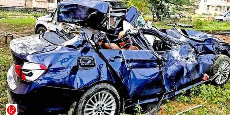 തിരുപൂരിൽ മെഡിക്കൽ വിദ്യാർഥികൾ സഞ്ചരിച്ച കാർ നിർത്തിയിട്ടിരുന്ന തടിലോറിയിലേക്ക് ഇടിച്ചു കയറി വിദ്യാർഥിനിക്കു ദാരുണാന്ത്യം.