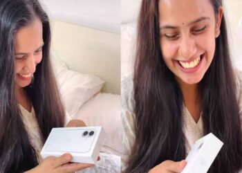 ‘കാലങ്ങൾക്കുശേഷം ഐഫോൺ’: ദേവിക നമ്പ്യാരുടെ സന്തോഷ നിമിഷങ്ങൾ വൈറൽ