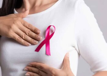 ബ്രെസ്റ്റ് ക്യാൻസർ ; ശരീരം കാണിക്കുന്ന ചില ലക്ഷണങ്ങൾ അറിയാം