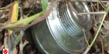 ചെറുവാഞ്ചേരിയിൽ പൊലീസുകാരന്റെ വീടിനു നേരെ ബോംബേറ്ഒഴിവായത് വൻ ദുരന്തം