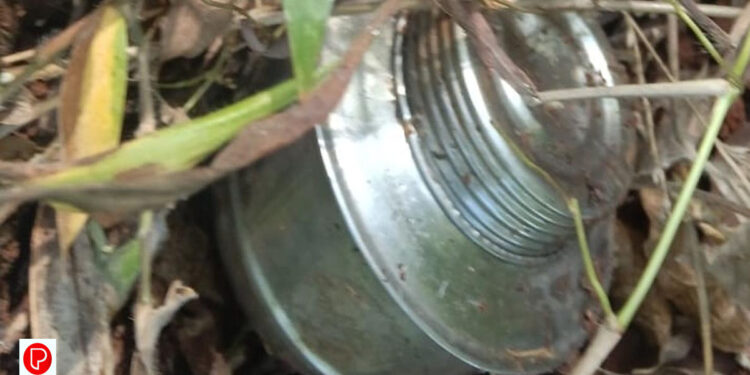 ചെറുവാഞ്ചേരിയിൽ പൊലീസുകാരന്റെ വീടിനു നേരെ ബോംബേറ്ഒഴിവായത് വൻ ദുരന്തം